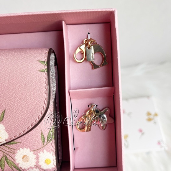 New in Gift Box Coach  Envelope Floral Print Wallet with Charms - Picture 4 of 7
